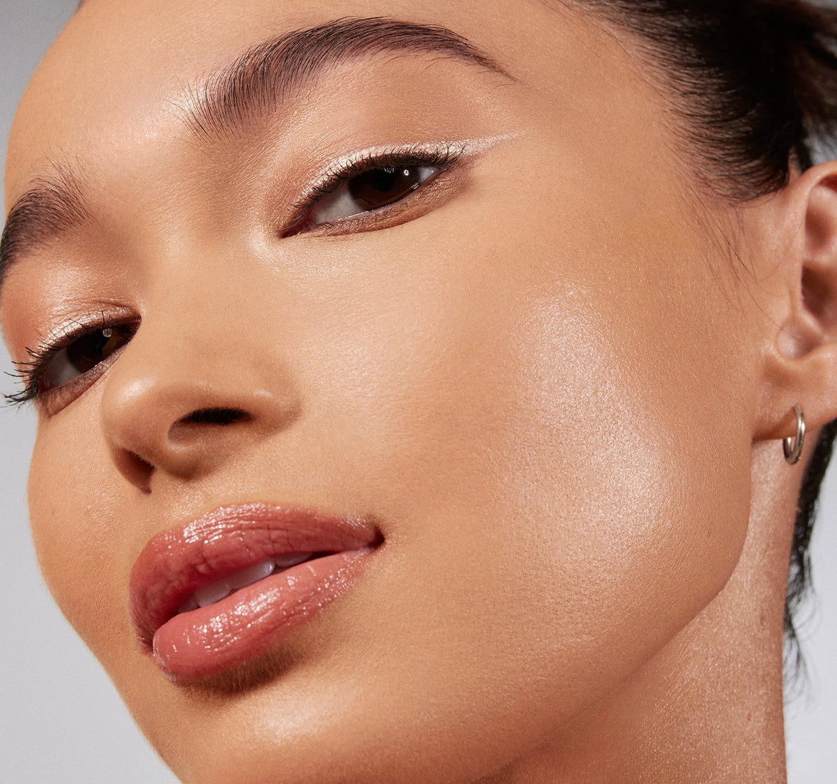 Lightform Extended Hydration Foundation